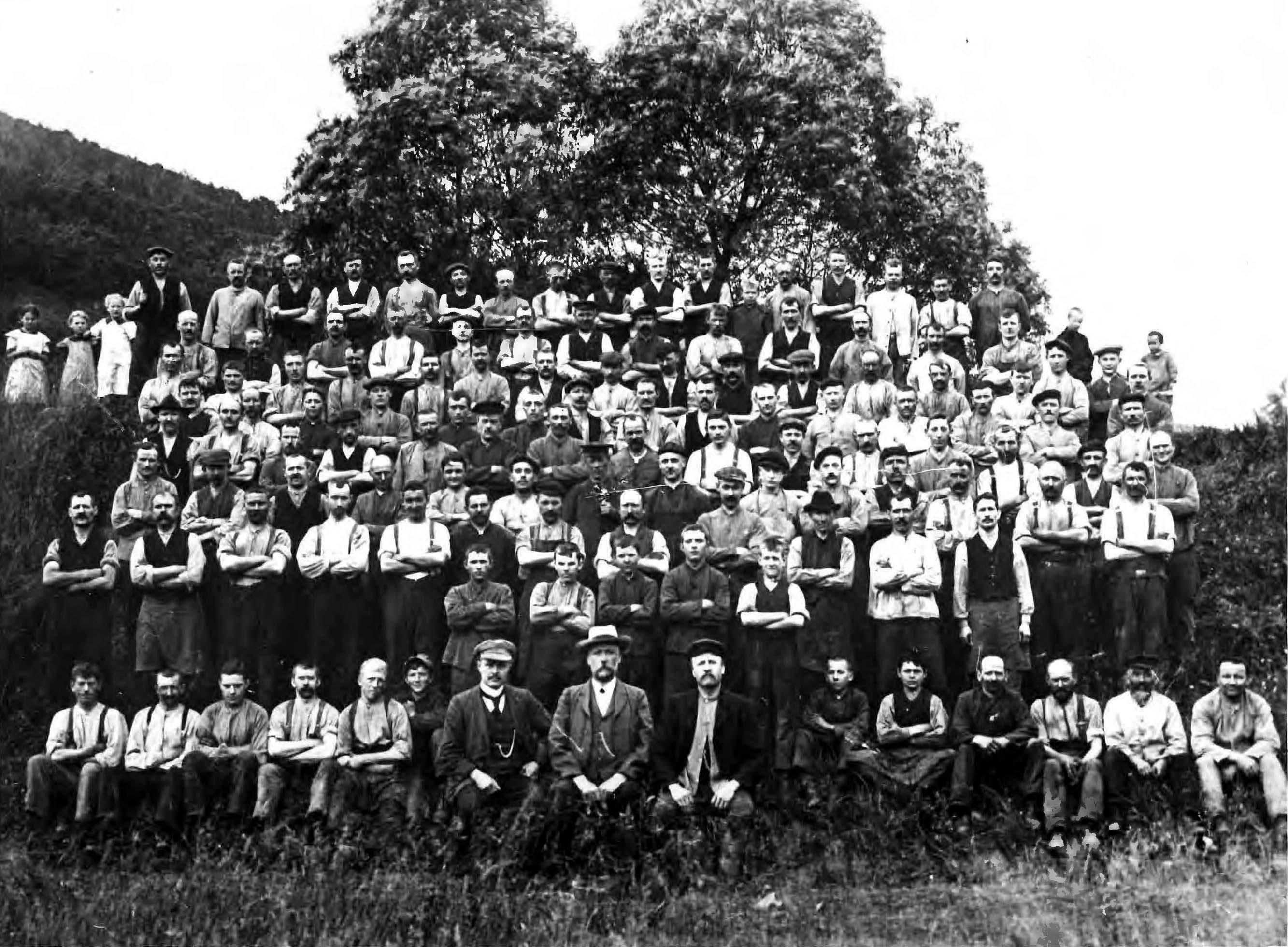Belegschaft mit Betriebsleitung um 1912